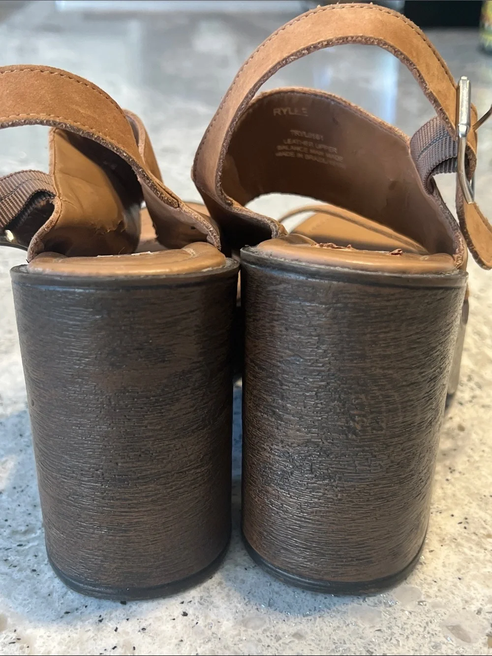 Steve Madden Rylee Camel Faux Leather Platform Sandals Size 7 EUC